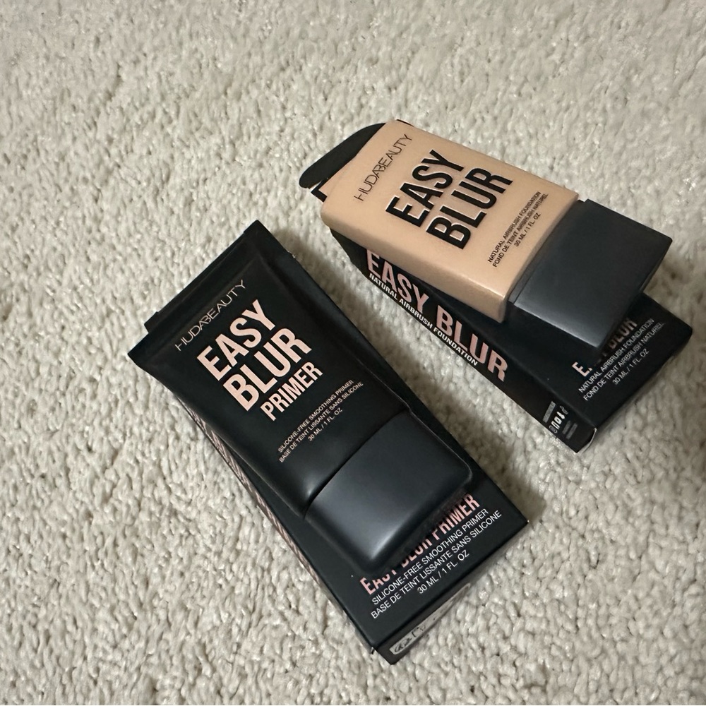 HUDA BEAUTY Easy Blur Primer - Black